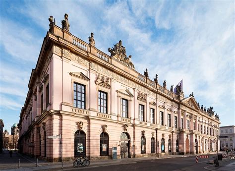  Deutsches Historisches Museum: แล่นลอยในอดีตอันรุ่งโรจน์ของเยอรมนี!