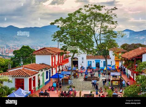  หอคอย El Pueblito de Medellín: เมืองแห่งศิลปะและประวัติศาสตร์ในโคลอมเบีย!